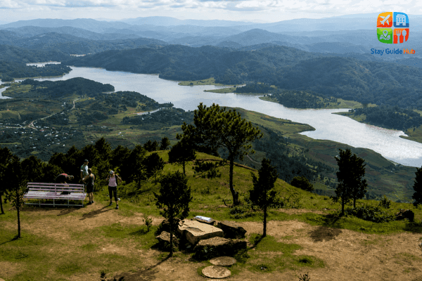 kham-pha-doi-radar-bang-xe-jeep-hoac-di-bo-xuyen-rung-thong